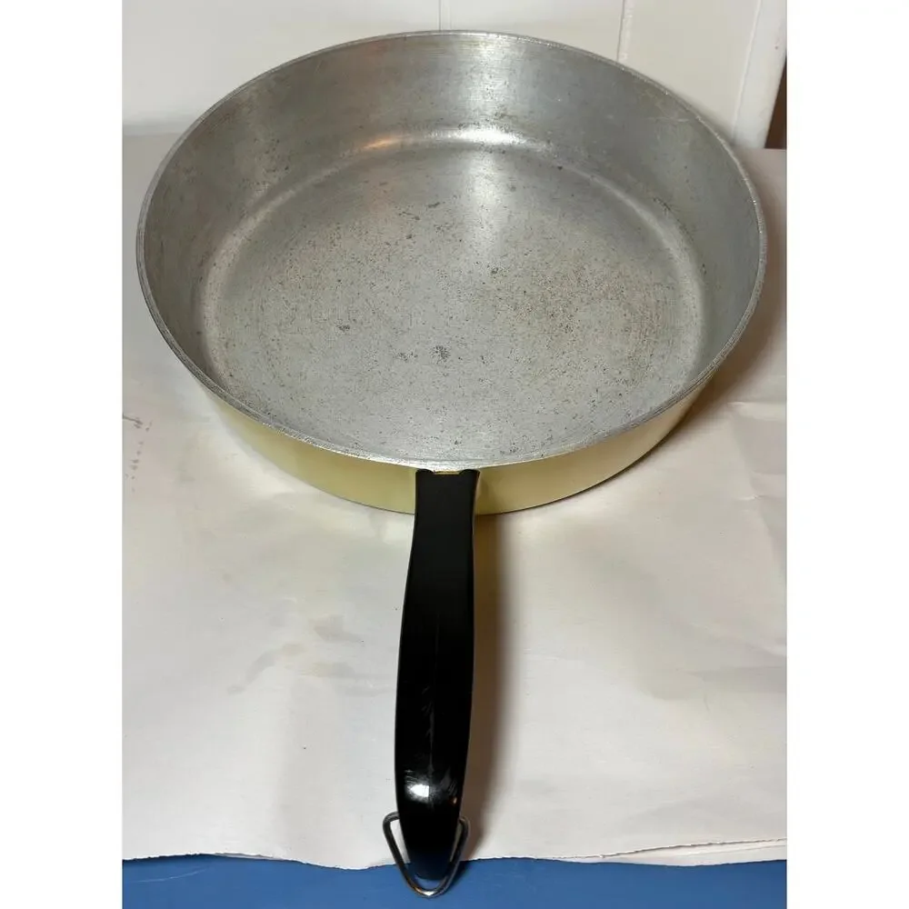 Vintage Club Aluminum 11.5-inch chicken fryer skillet Harvest Gold